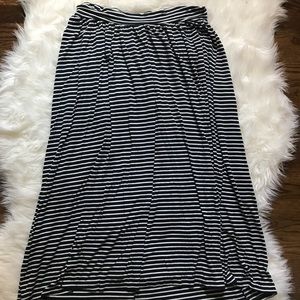 Liz Lange Maternity Skirt Medium